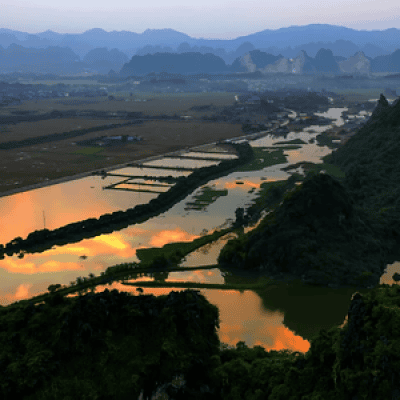 Hoàng hôn trên hồ Quan Sơn